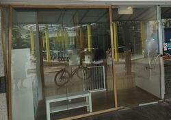 Elias Mall (D18), Retail #596881131